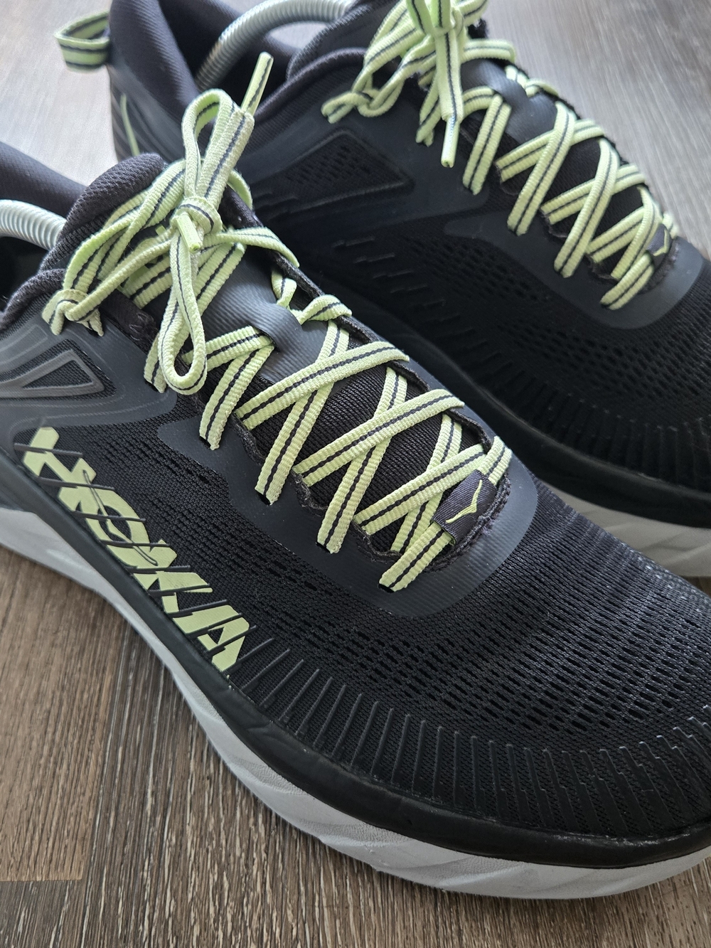Hoka Men's One One Bondi 7 F27221I Black / Neon Yellow Running Shoes Size 10.5